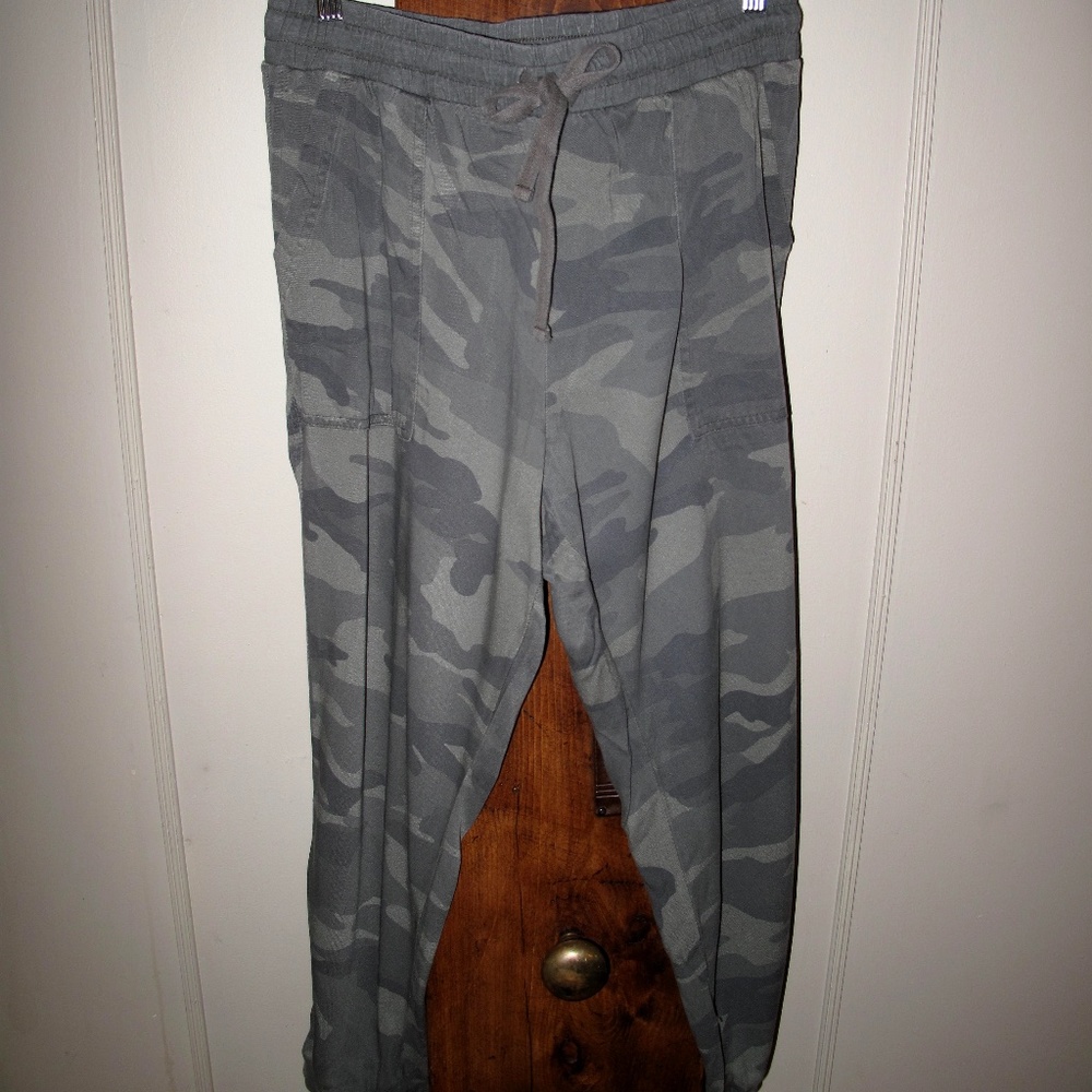 SPLENDID Green Camo Camouflage Joggers Women's L